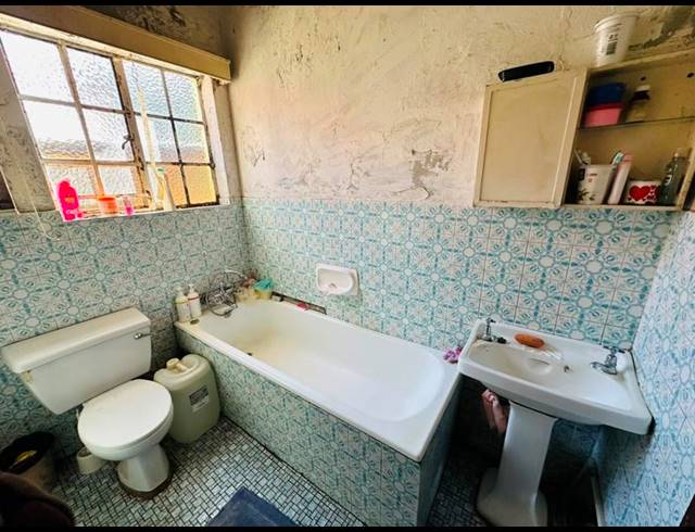 3 BEDROOM HOUSE FOR SALE IN YEOVILLE